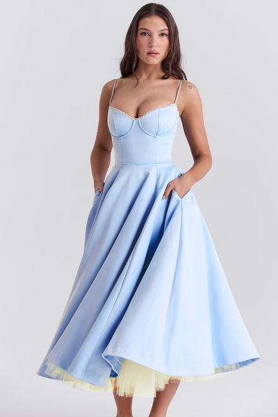 SOPHIA - ELEGANTE AFSLANKENDE JURK