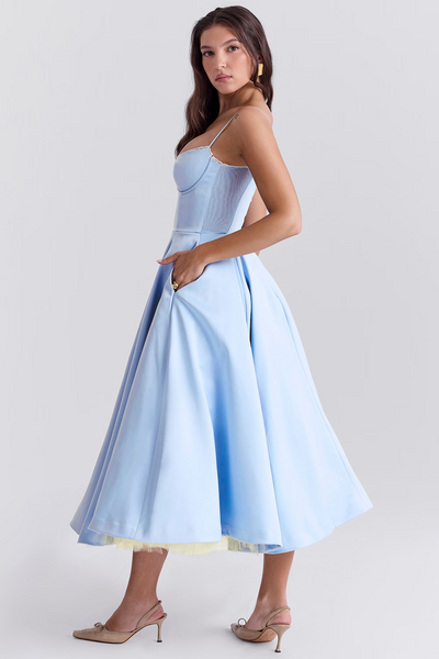 SOPHIA - ELEGANTE AFSLANKENDE JURK