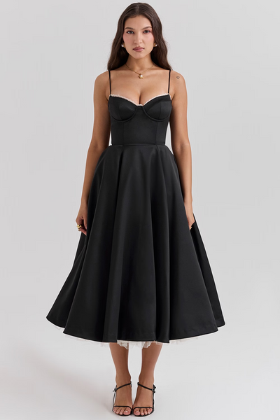 SOPHIA - ELEGANTE AFSLANKENDE JURK