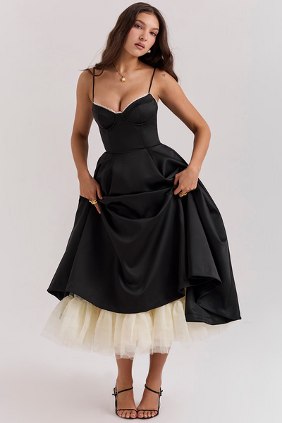 SOPHIA - ELEGANTE AFSLANKENDE JURK