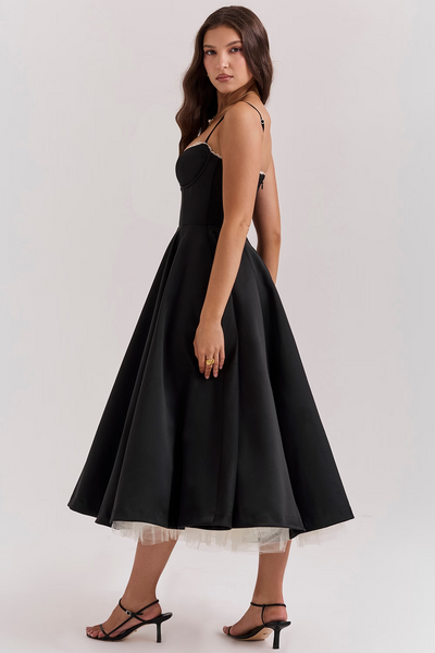 SOPHIA - ELEGANTE AFSLANKENDE JURK